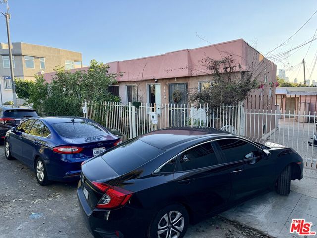 1126 White Knoll Drive, Los Angeles CA: https://media.crmls.org/mediaz/3d799100-dab3-4ff7-a576-6275b1060d9a.jpg