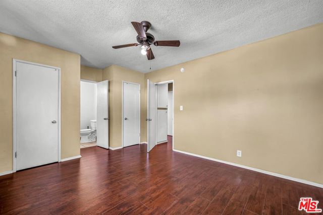 1050 N Laurel Avenue, West Hollywood CA: https://media.crmls.org/mediaz/3d7a17a0-e15c-4744-993f-35816f2c0dee.jpg