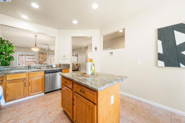 1983 Cork Oak Ln, Manteca CA: https://media.crmls.org/mediaz/3d7a3506-970c-468b-b9ee-757918611009.jpg