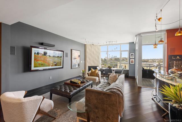 850 Beech St, San Diego CA: https://media.crmls.org/mediaz/3d7a66e6-4af3-4292-95e3-4405494d7741.jpg
