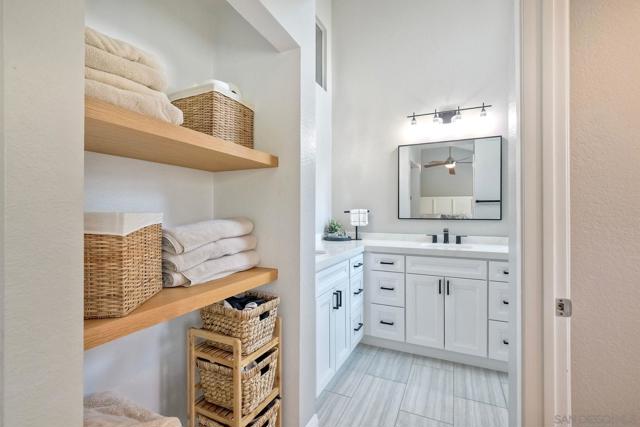9960 Scripps Vista Way, San Diego CA: https://media.crmls.org/mediaz/3d7ad9da-7bab-4ee4-bdf4-64dc113efa64.jpg