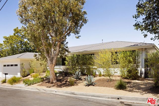 886 Teakwood Road, Los Angeles CA: https://media.crmls.org/mediaz/3d7b1160-61c2-488f-a61e-a42b4c03be05.jpg