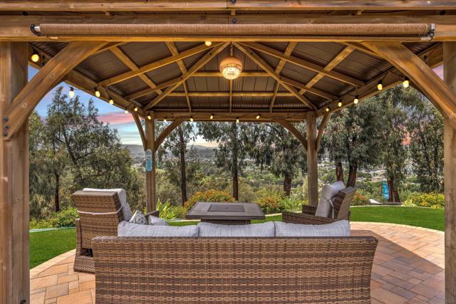12845 Golden Way, Poway CA: https://media.crmls.org/mediaz/3d7b8e8a-b404-4ce4-8a3a-c4a3776c3bf4.jpg