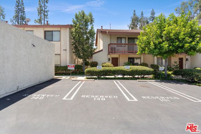 5720 Owensmouth Avenue, Woodland Hills CA: https://media.crmls.org/mediaz/3d7ce63b-b772-4ff1-beb8-08e14b8367b6.jpg