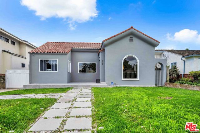 928 26th Street, Santa Monica CA: https://media.crmls.org/mediaz/3d7d392c-08e8-475f-934d-092e37b5a7d5.jpg