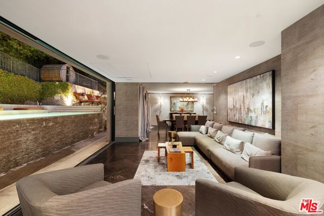 3300 N Knoll Drive, Los Angeles CA: https://media.crmls.org/mediaz/3d7db1ec-cfa6-4ac4-96d4-19bb26a22d47.jpg