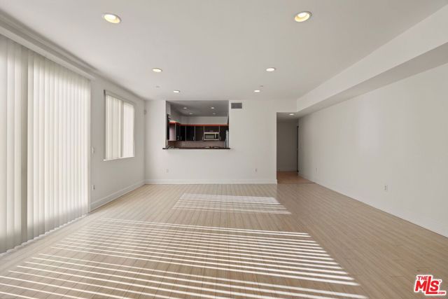 1331 Amherst Avenue, Los Angeles CA: https://media.crmls.org/mediaz/3d7db9fa-f904-4280-abea-2bd97b611540.jpg