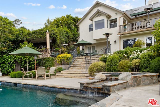 2660 Carman Crest Drive, Los Angeles CA: https://media.crmls.org/mediaz/3d7e4ff2-888f-4cfe-b440-388aeae43b4a.jpg