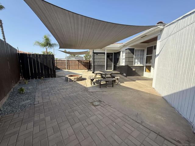 3518 Isla Vista Dr, San Diego CA: https://media.crmls.org/mediaz/3d7e5091-f6c5-413b-be82-3c6d140efb79.jpg