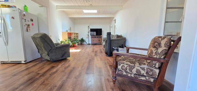 609 Banks Dr, Richmond CA: https://media.crmls.org/mediaz/3d7e889f-dae1-41f5-907b-4cf682f583c6.jpg