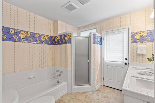 951 Skylark Dr, La Jolla CA: https://media.crmls.org/mediaz/3d7f0c47-ad3b-4bd6-abcb-99e3ecd4280d.jpg