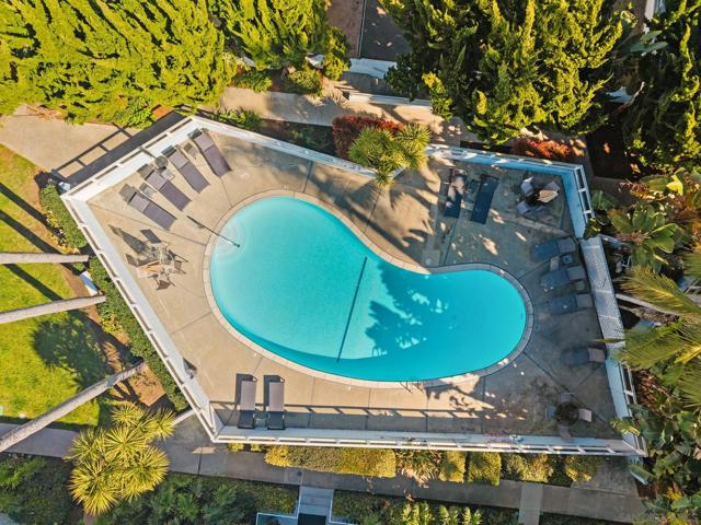 2360 Torrey Pines Rd, La Jolla CA: https://media.crmls.org/mediaz/3d7f6a43-fbde-4c5c-b331-6f57f0f85622.jpg