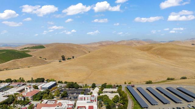 1 Collier Canyon Road, Livermore CA: https://media.crmls.org/mediaz/3d7f7e2f-2107-4463-a367-ebcad9e363d8.jpg