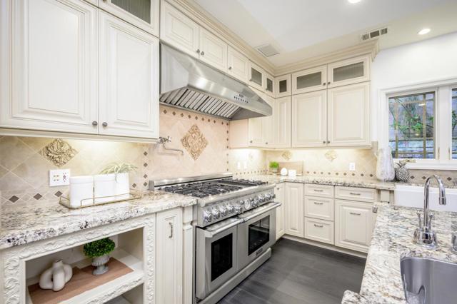 780 S El Monte Avenue, Los Altos CA: https://media.crmls.org/mediaz/3d7f9d51-6b09-4f7b-9f53-8a81a9767ca9.jpg