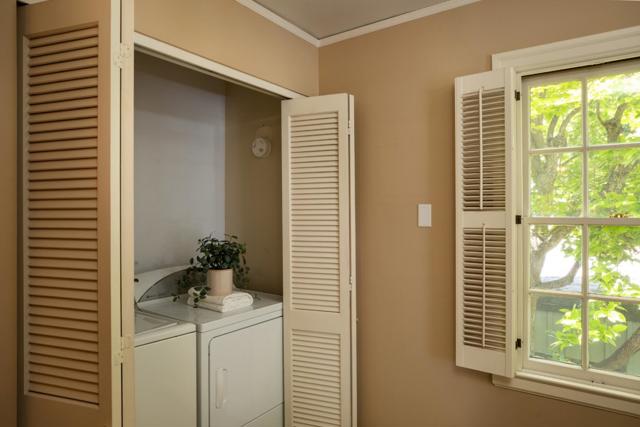 453 N California Avenue, Palo Alto CA: https://media.crmls.org/mediaz/3d801db2-0b86-4f9e-b04b-2a9b91cbf21c.jpg