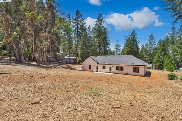 5579 Glen Dr, Foresthill CA: https://media.crmls.org/mediaz/3d815a16-8693-4619-b5c8-e4e632f0bdbb.jpg