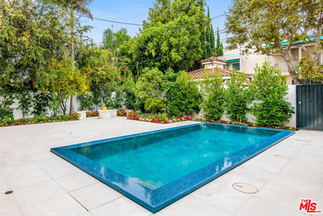 245 S La Peer Drive, Beverly Hills CA: https://media.crmls.org/mediaz/3d818700-7543-4855-959f-bc58aeba0c3f.jpg