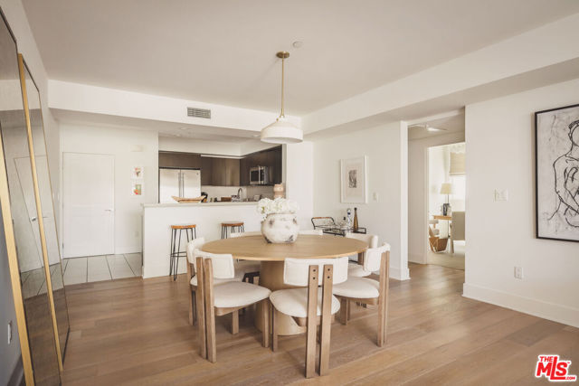 118 N Kings Road, Los Angeles CA: https://media.crmls.org/mediaz/3d82049f-3f7e-46e9-b8b7-f3193bd73c21.jpg