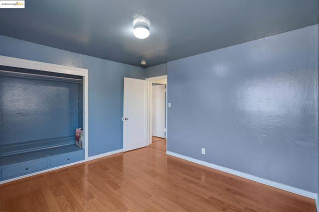 527 42nd Street, Richmond CA: https://media.crmls.org/mediaz/3d826e54-fa74-4a75-bffb-51990a727e64.jpg