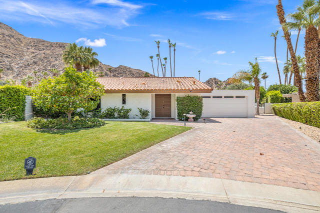 46428 War Bonnet Circle, Indian Wells CA: https://media.crmls.org/mediaz/3d82c516-88ec-4201-84c1-5032d07a950c.jpg