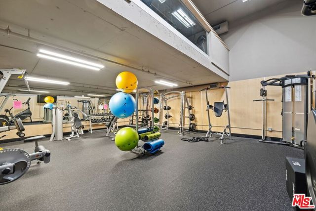 10982 Roebling Avenue, Los Angeles CA: https://media.crmls.org/mediaz/3d8368c6-b6c3-42b4-99c4-0bd797527bf2.jpg