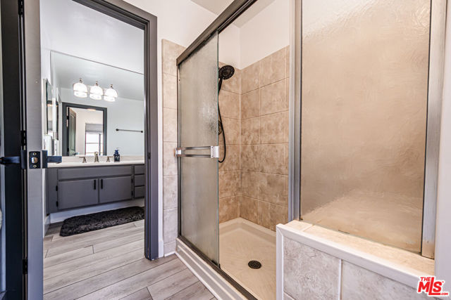 20055 Avenue Of The Oaks, Newhall CA: https://media.crmls.org/mediaz/3d837e91-0553-44e0-82f7-5537f02727a1.jpg