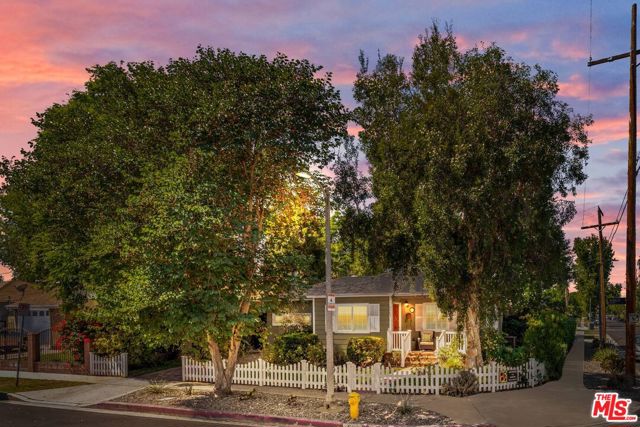5967 Alonzo Avenue photo 1