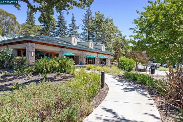 1150 Canyonwood Court, Walnut Creek CA: https://media.crmls.org/mediaz/3d841585-3e15-4b1b-a0d1-7166ca20dc05.jpg