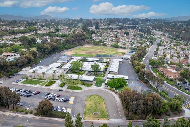 11289 Silver Buckle Way, San Diego CA: https://media.crmls.org/mediaz/3d841ab8-b927-4f30-8098-7495280189ed.jpg