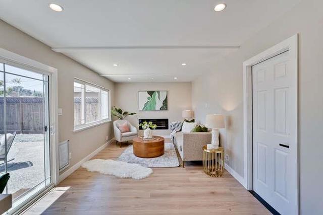 898 La Plata Plaza, Campbell CA: https://media.crmls.org/mediaz/3d844e2f-a3dd-448e-afc0-6490193842b3.jpg