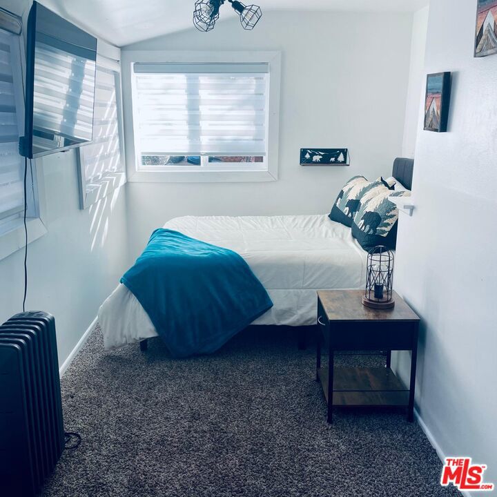 https://media.crmls.org/mediaz/3d84da1f-a234-4882-b928-578b489a848f.jpg?preset=X-Large