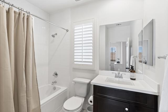3619 N Fork Ave, Carlsbad CA: https://media.crmls.org/mediaz/3d84ecef-831a-4d87-82fc-d8b1df43ec85.jpg