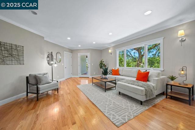 921 Foye Drive, Lafayette CA: https://media.crmls.org/mediaz/3d8591ff-42b1-45d7-94be-5b2b09b4762e.jpg