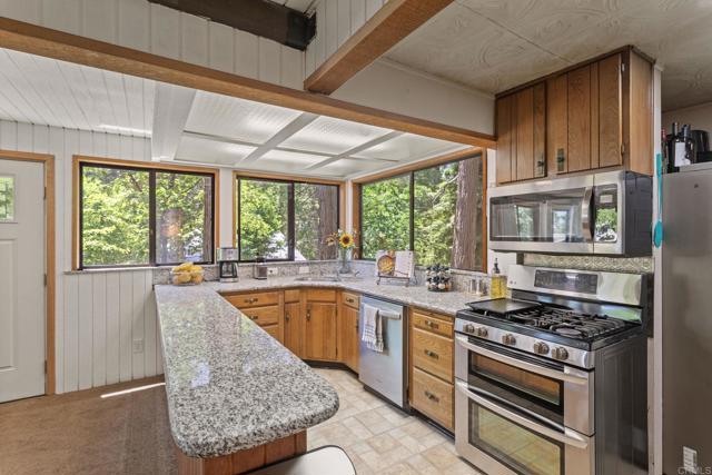 Detail Gallery Image 9 of 38 For 1148 Saturn Way, Crestline,  CA 92325 - 3 Beds | 2 Baths
