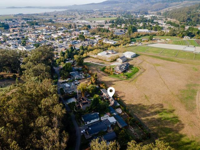 1009 Miramontes Street, Half Moon Bay CA: https://media.crmls.org/mediaz/3d86c802-810c-454c-b9d0-89305c72a4eb.jpg