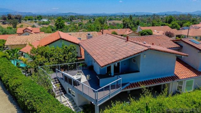 907 Ridge Heights Road, Fallbrook CA: https://media.crmls.org/mediaz/3d86e023-03cf-4472-a095-86bb83f128a1.jpg