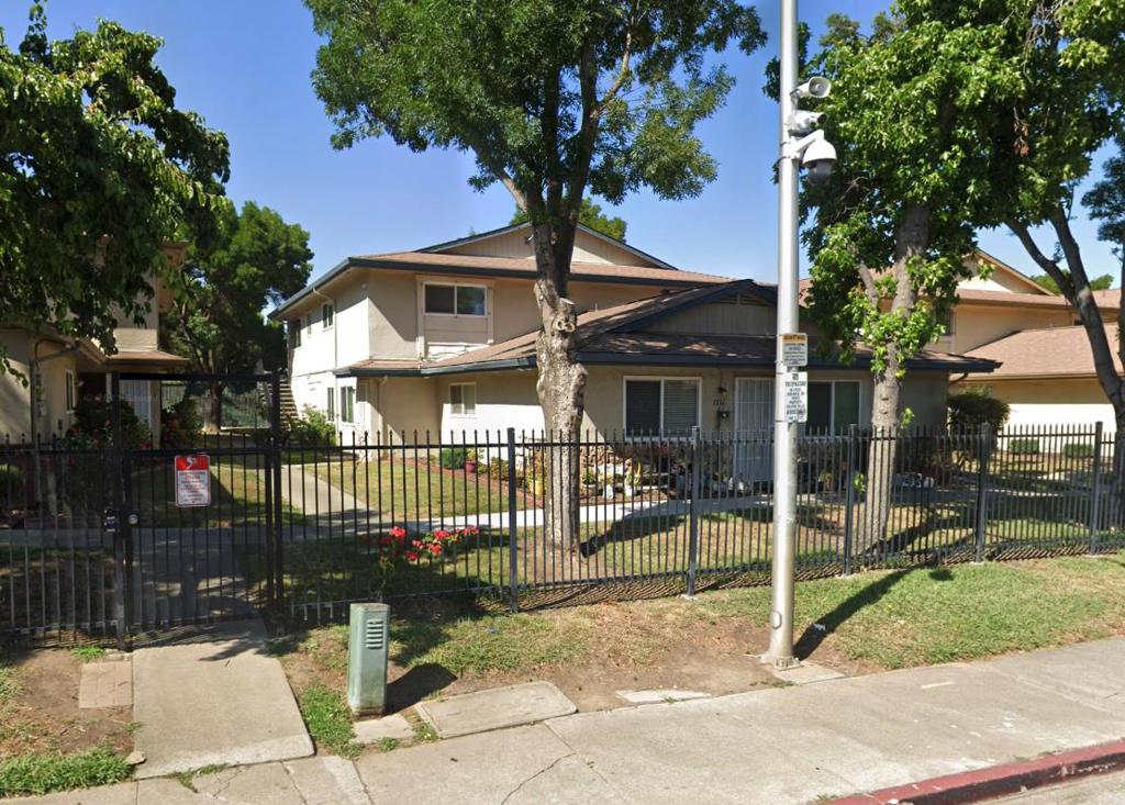 1216 Sycamore Drive #4