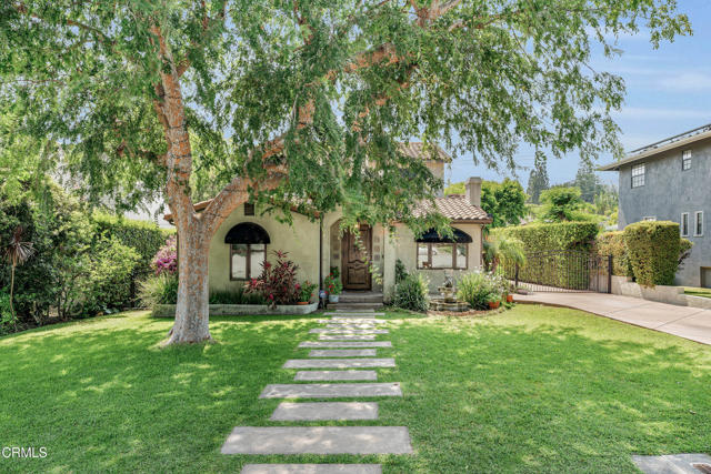 171 N Sunset Place, Monrovia CA: https://media.crmls.org/mediaz/3d8818df-521e-4b85-8b9a-6f04e4eae124.jpg