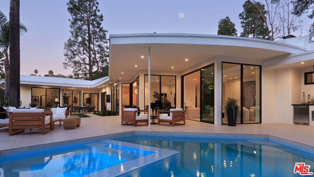 1935 Loma Vista Drive