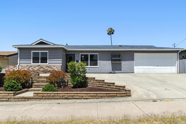 Detail Gallery Image 1 of 17 For 9352 Carlton Hill Blvd, Santee,  CA 92071 - 3 Beds | 2 Baths