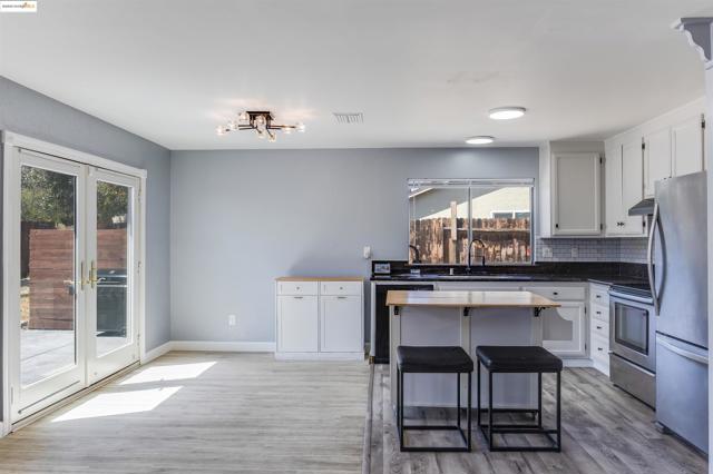2158 Ackerman Dr, Pittsburg CA: https://media.crmls.org/mediaz/3d8912d8-48ad-4c05-b6bf-7166b4747a54.jpg