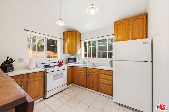 1675 Happy Trail, Topanga CA: https://media.crmls.org/mediaz/3d8a61cb-c079-48cc-ab50-196195fb2364.jpg