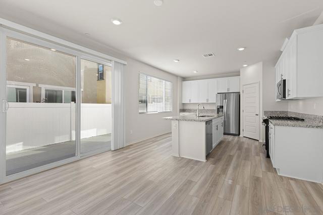 Image 10 of 40 For 40486 Melrose Dr