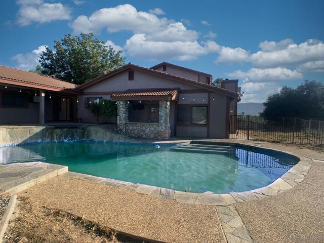 27332 Cool Water Ranch RD, Valley Center CA: https://media.crmls.org/mediaz/3d8c0cd8-3210-42d4-9397-4a03caedda80.jpg