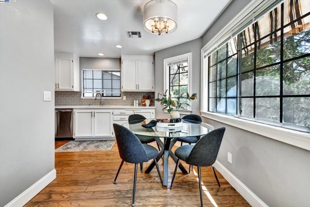 246 Canyon Woods Way, San Ramon CA: https://media.crmls.org/mediaz/3d8d23b1-65de-40bf-a5de-ec6133cd197f.jpg