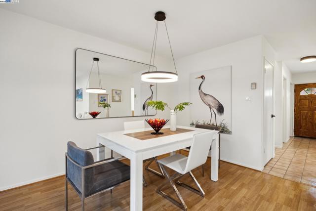 3362 Tonga Ln, Alameda CA: https://media.crmls.org/mediaz/3d8db7de-f429-4c11-9eab-d53938c61901.jpg