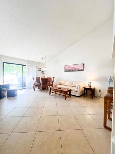40513 Bay Hill Way, Palm Desert CA: https://media.crmls.org/mediaz/3d8dff7e-df94-411b-bcda-34aac318ccc8.jpg