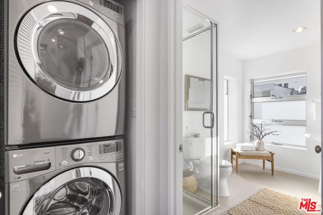 4151 Redwood Avenue, Los Angeles CA: https://media.crmls.org/mediaz/3d8e468f-03c1-4e5d-9b1f-9a50263585f0.jpg