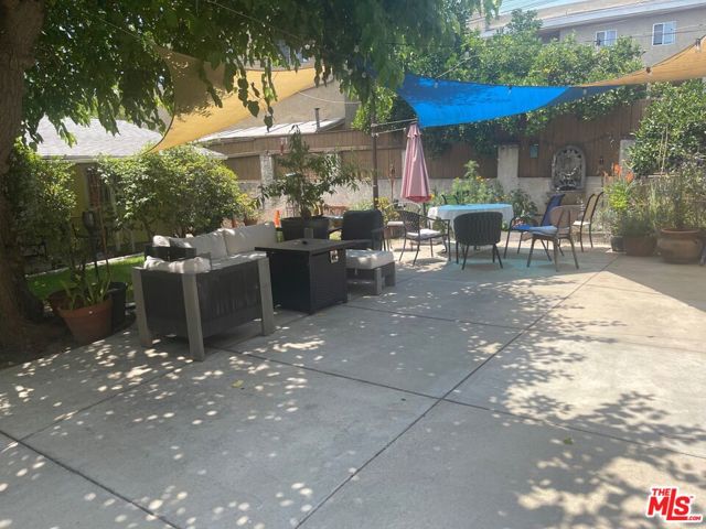 4426 Finley Avenue, Los Angeles CA: https://media.crmls.org/mediaz/3d8f2ab4-50eb-4893-92dc-43878e2e192d.jpg