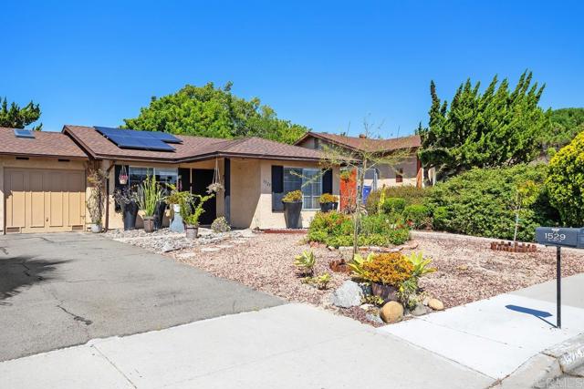 1529 Temple Heights Drive, Oceanside CA: https://media.crmls.org/mediaz/3d8f4020-897f-4d68-ad0f-ee8b73209ba9.jpg